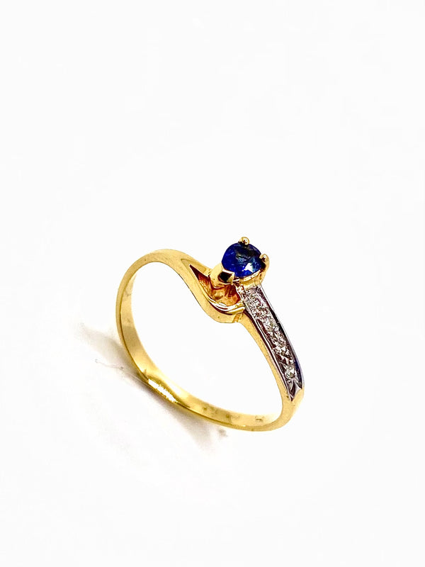 Blue Sapphire and Diamonds in 18k Gold Ring
