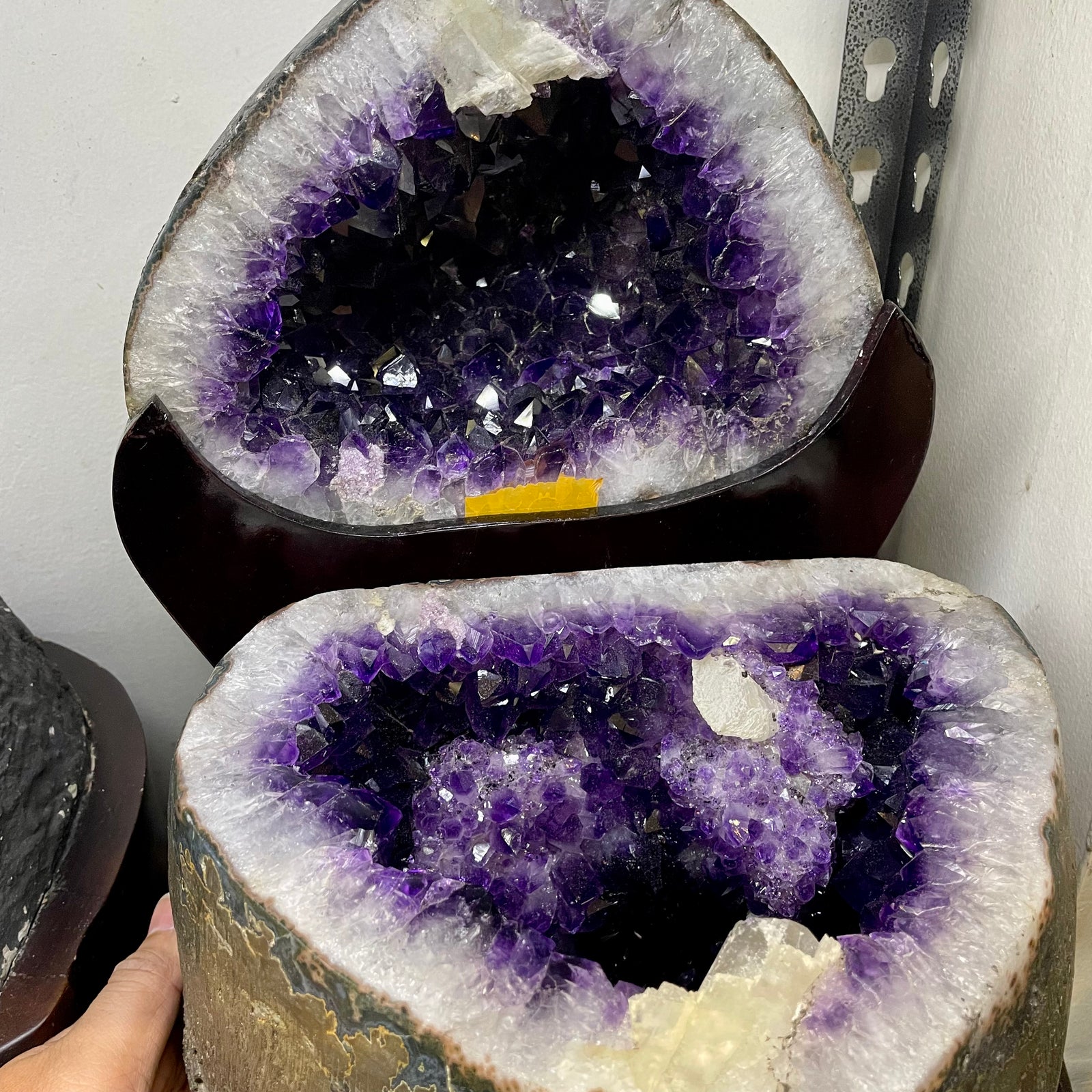 What is the cost of amethyst per kg?, image size:1600x1600