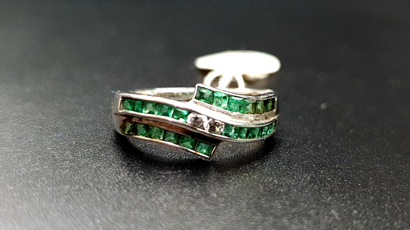Emerald Ring with diamonds